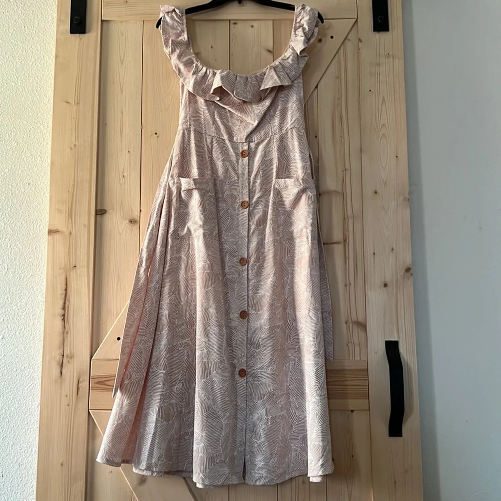 Cold Shoulder Selfie Leslie Dress 🤍 - Picture 1 of 2